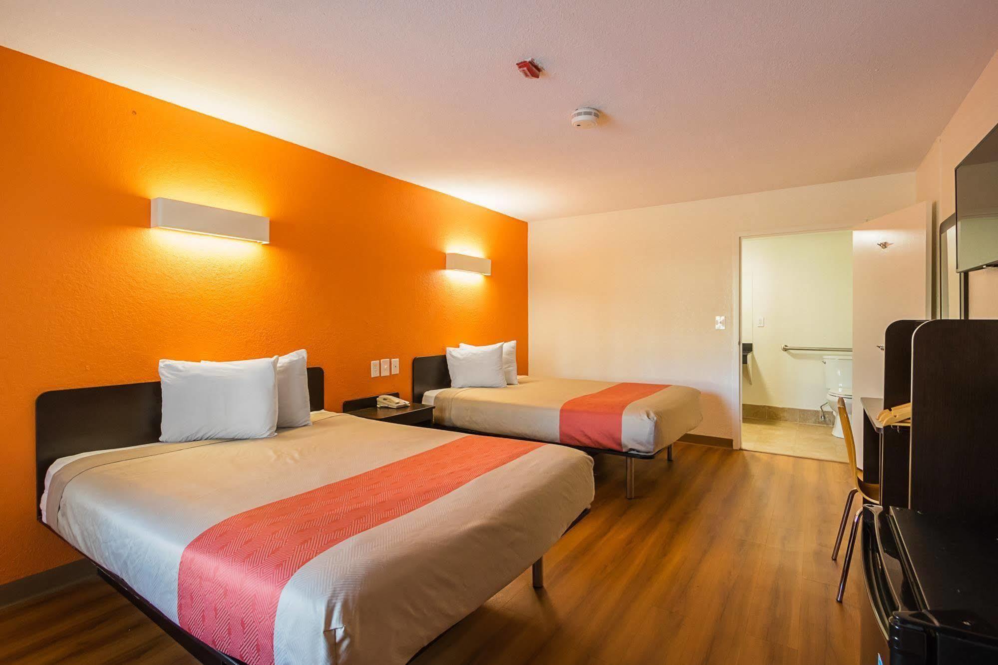 Hotel 6-savannah, Ga - Midtown 3*